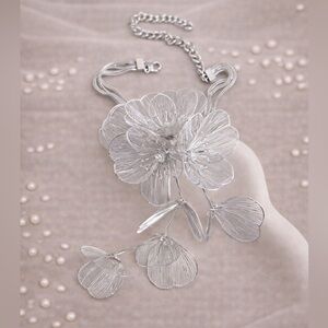 Zara Kate Middleton Famous Cascading Floral Necklace